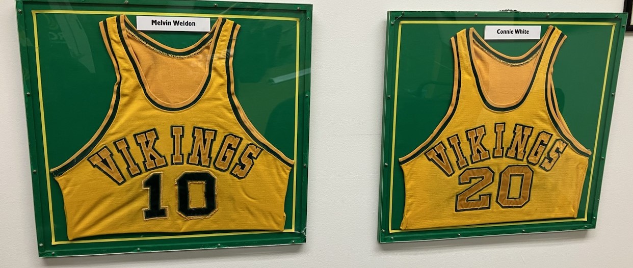 Wheldon-and-White-Jerseys.jpg