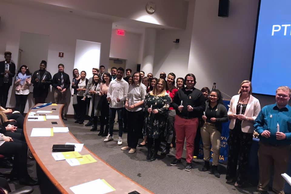task supporter holds bowl