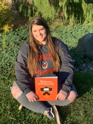 Grad_Jessica_Bookholdt